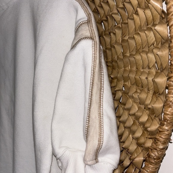 Evereve white and tan Vneck sweatshirt size small - Picture 7 of 7